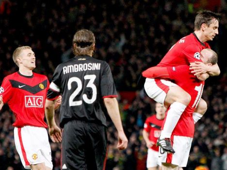 Rooney apaga o Milan.