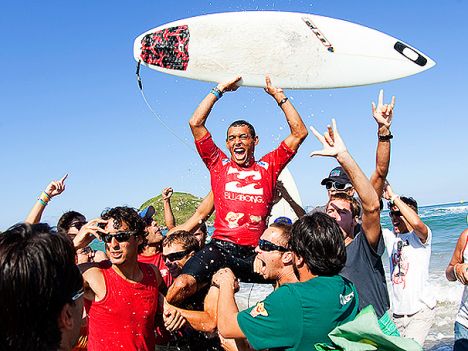 Jadson faz hist�ria no surf.