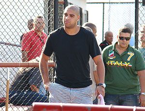 Adriano de sa�da.