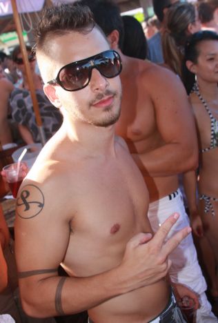 J�nior (Sandy & J�nior) curtindo o Sky Beach!