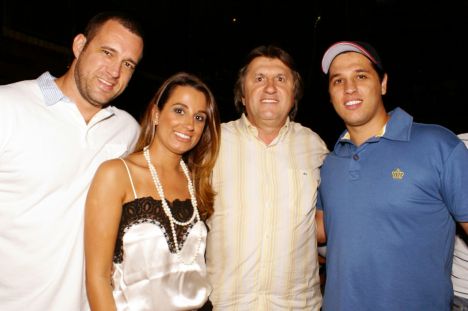 Juliana Pavan comemora seu niver na Wood's