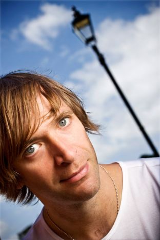 Paul Harris � atra��o principal no Bali Hai de Pi�arras