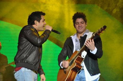 Henrique e Diego s�o atra��o no Idem Bar